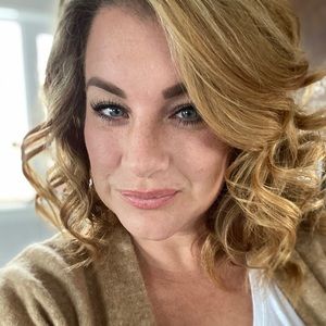 Meet your Posher, Elissa